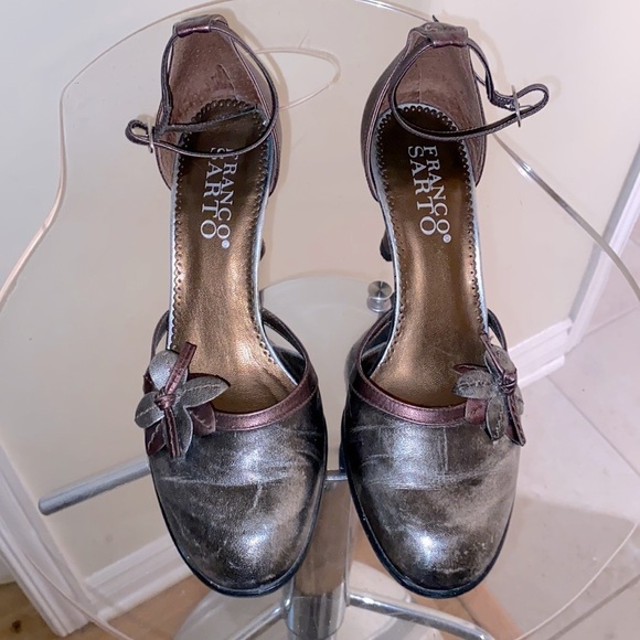 Franco Sarto high  heeled shoes, bronze / silver leather mix, adorned flower - Picture 8 of 8